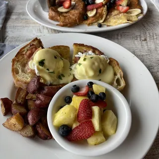 Prosciutto Eggs Benedict