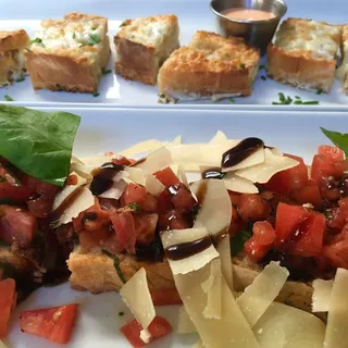 KELLY BAKERY RUSTIC CHEESY GARLIC BREAD