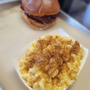 Mac and cheese with pepper sausage Burger