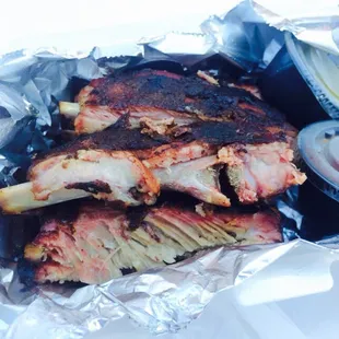 1/2 rack of ribs (comes with 2 styles of sauce) *look at dat smoke ring