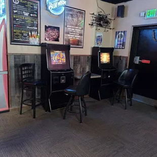 Great drink specials n card games