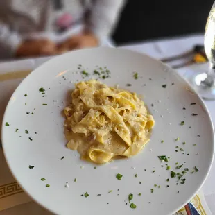 Fettuccine Carbonara ( App &amp; Pasta Lunch Special $15.95 menu)