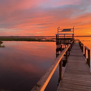 Beautiful Lochloosa Lake Diner on the water.