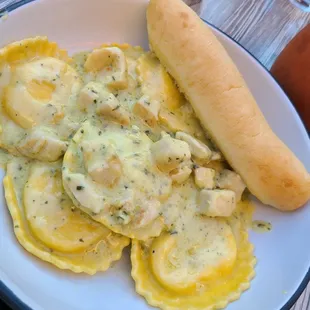 Creamy Pesto Ravioli