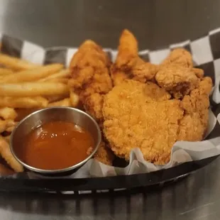 chicken wings and fried chicken, chicken, chicken wings, bbq wings, food, fried chicken wings, poultry, fried chicken, bbq chicken