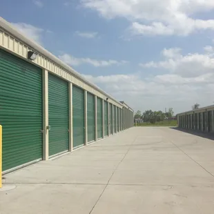 Lockbox Storage Bennington has extra large units used to store RV, boat, and small business equipment.