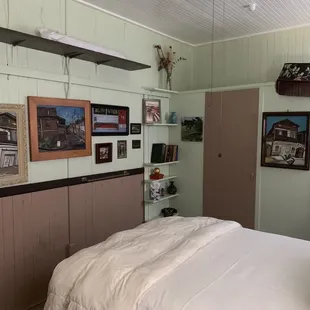 Room 3 with Ac. Comfy bed!