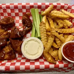 5 boneless wing lunch special