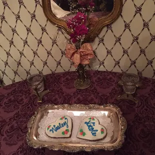 A homemade gingerbread cookie with our personalized names on them when we got into the room. I LOVED this.