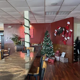 Nice decor     Great food.   Awesome staff.