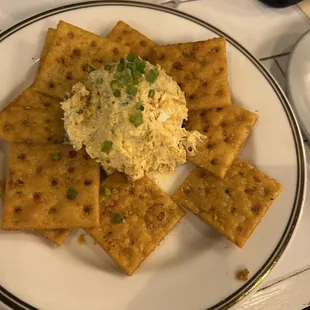 Smoked pimento with crackers