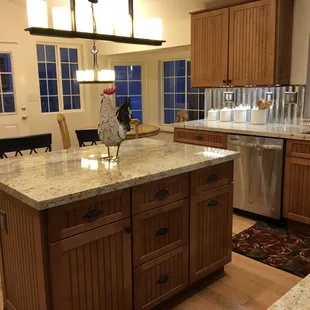 Center island perfect for family meal time.