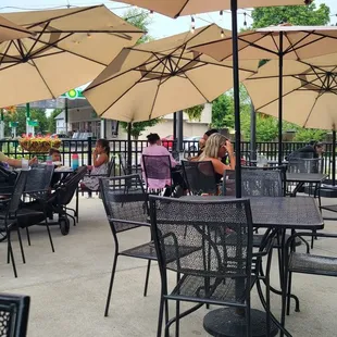 Nice patio with umbrellas. Noisy since it sits on the corner of Delaware and 22nd St.