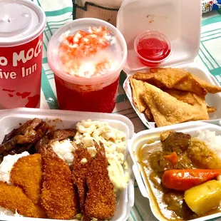 ~ Crab Won ton wrap ~ Beef Curry  ~ Seafood Combo ~ Da Kine with strawberry slushy and  ~ Vanilla Ice Cream