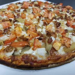Gluten free crust with mushrooms, bacon, fresh tomatoes