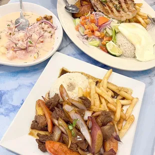 Ceviche de pescado y langostinos, Chuleta a lo pobre &amp; Lomo saltado con arroz y papas fritas