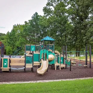 This playground is located a few steps from the lodge, by the pool.