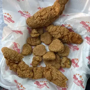 chicken wings and fried chicken, bbq wings, poultry, chicken wings, food, fried chicken wings, fried chicken, chicken, bbq chicken