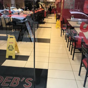 Empty seats. Poor service and crap food. No wonder it's so empty.