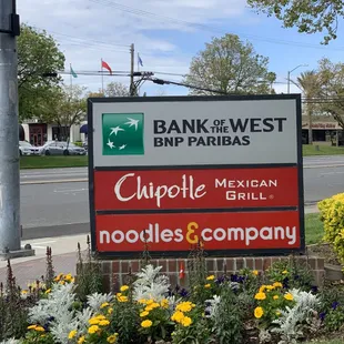 Loehmann's Plaza - Bank of the West