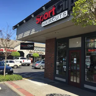 Loehmann's Plaza - Sport Clips