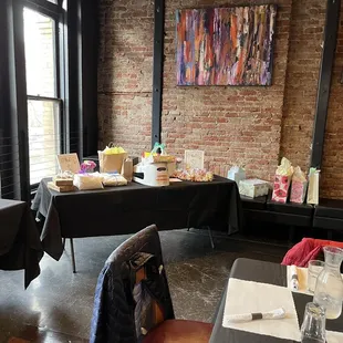 Extra table for gifts