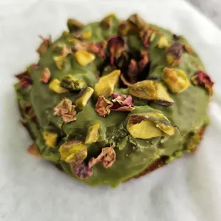 Pistachio matcha donut