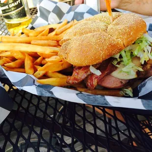 The JIMMY HOLLYWOOD BURGER!