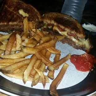 Got a patty melt to go.. delicious even 2 hours after ordering. Very nicely seasoned. Bartender Crystal was awesome!!!