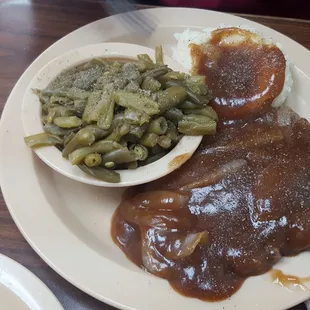 Salisbury steak with onions, mashed potatoes and green beans
