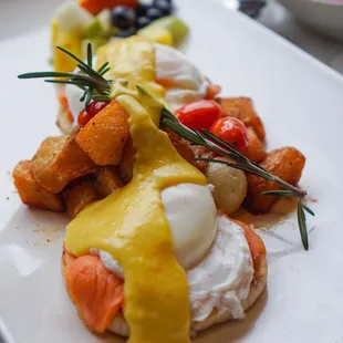 Eggs Benedict with Home Fries