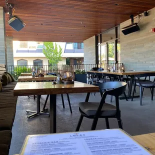 Nice outdoor dining space