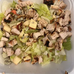 Pecan salad with chicken