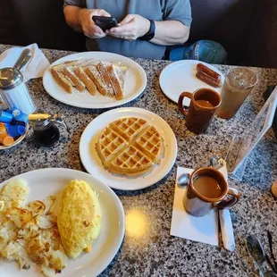 Breakfast at Lola&apos;s Diner