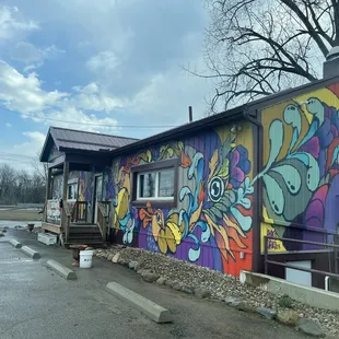 Love the spray painted art on the building!