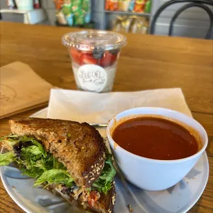 The Italian tuna is amazing! Always Fresh and full of flavor