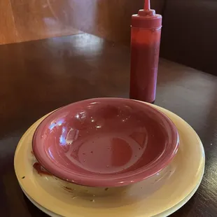Reusable foodware at Lola&apos;s!