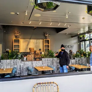 Avram Hornik himself setting up.