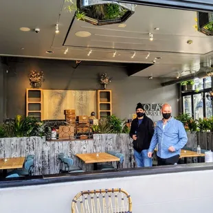 Avram Hornik himself setting up.