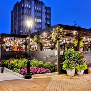 ramen and noodles, outside