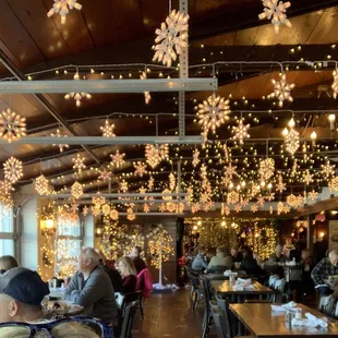Restaurant area - winter decorations
