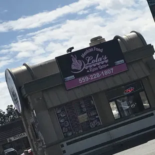 the outside of the restaurant