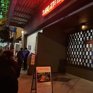 Outside vibe of Lolinda