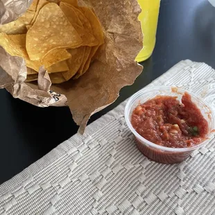 Fizzy salsa and chips