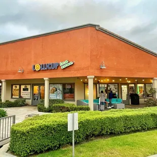 the outside of a restaurant