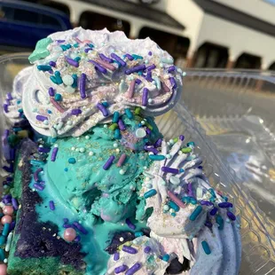 Got the Mermaid Sundae to go and it did not disappoint