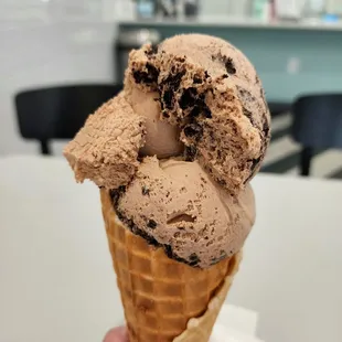 Nutella Oreo: hazelnut ice cream loaded with Oreos #lollyscreamery