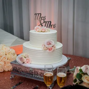 Beautiful flowers on cake