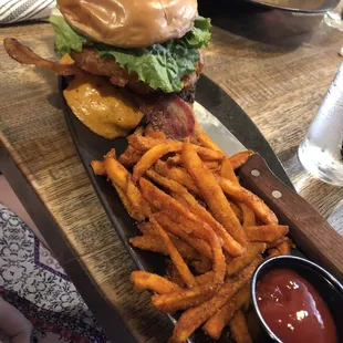 Beer Cheese Burger 15/10 would recommend