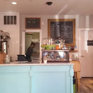 Order counter. Pickup counter on right hand side by condiment station.